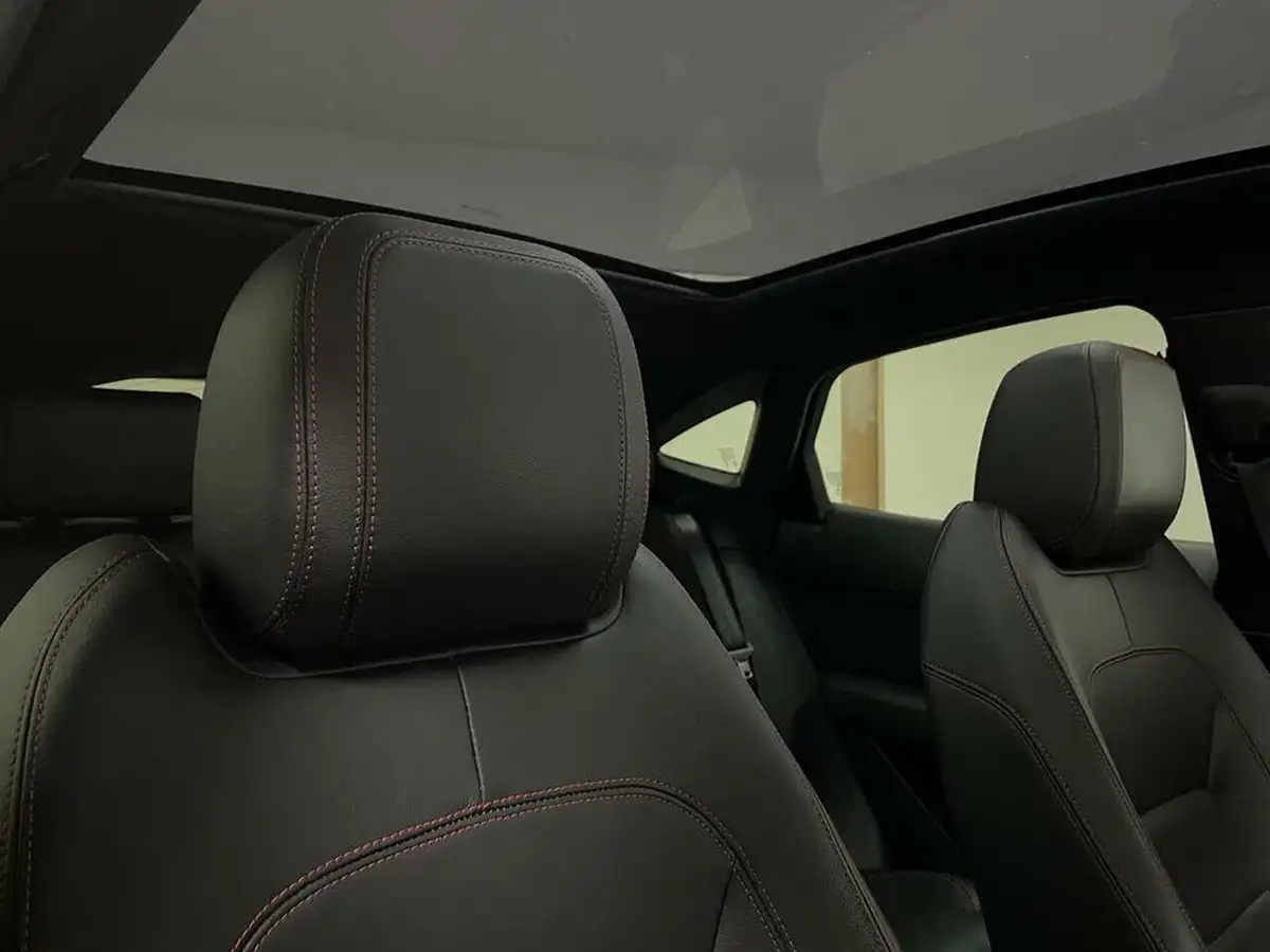 2020-jaguar-e-pace-20-i4-chequered-flag-200ps-big-14