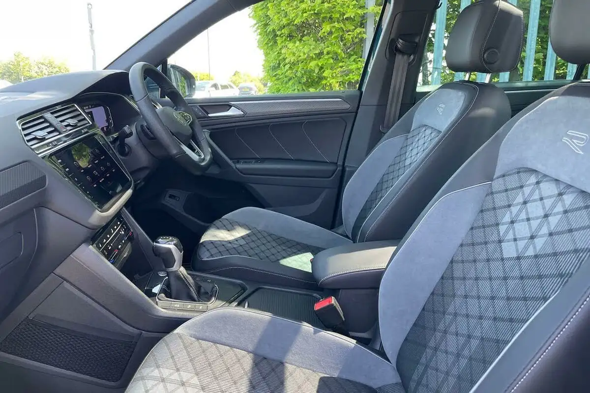 2024-volkswagen-tiguan-15-tsi-r-line-edition-big-27