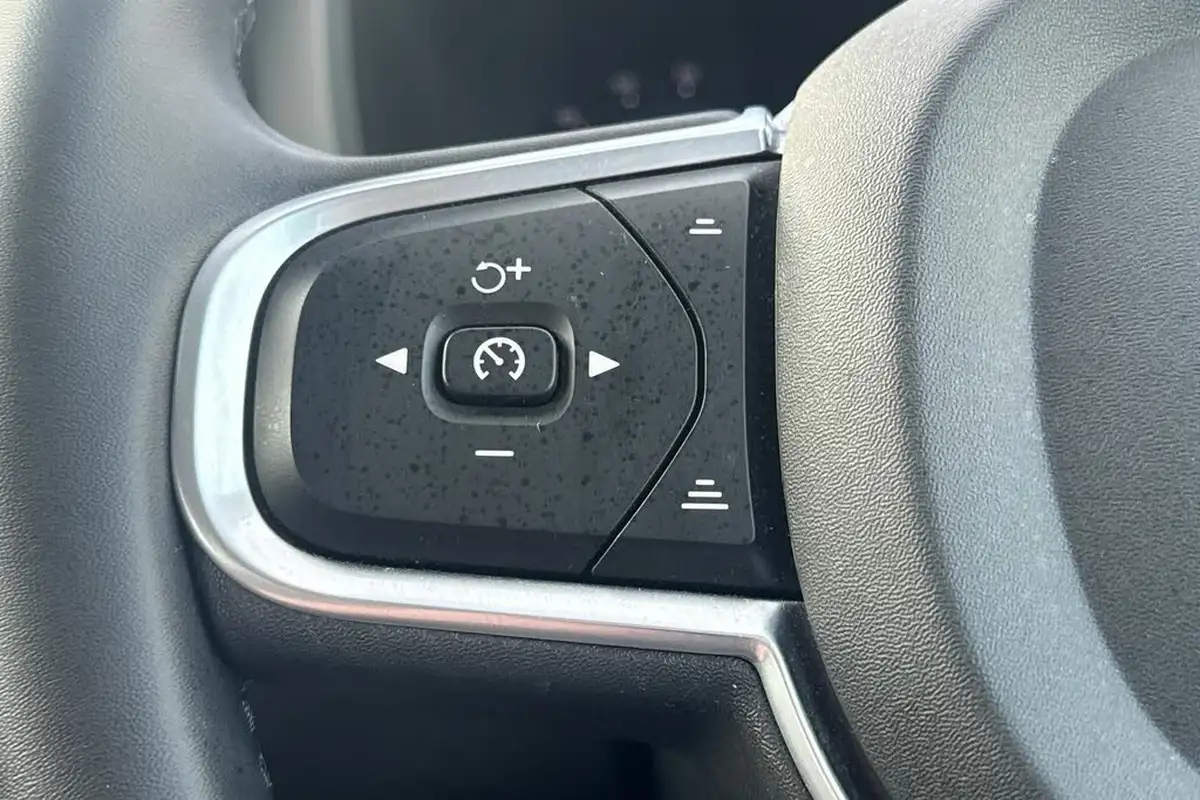 2021-volvo-xc60-20td-b4-momentum-awd-big-10