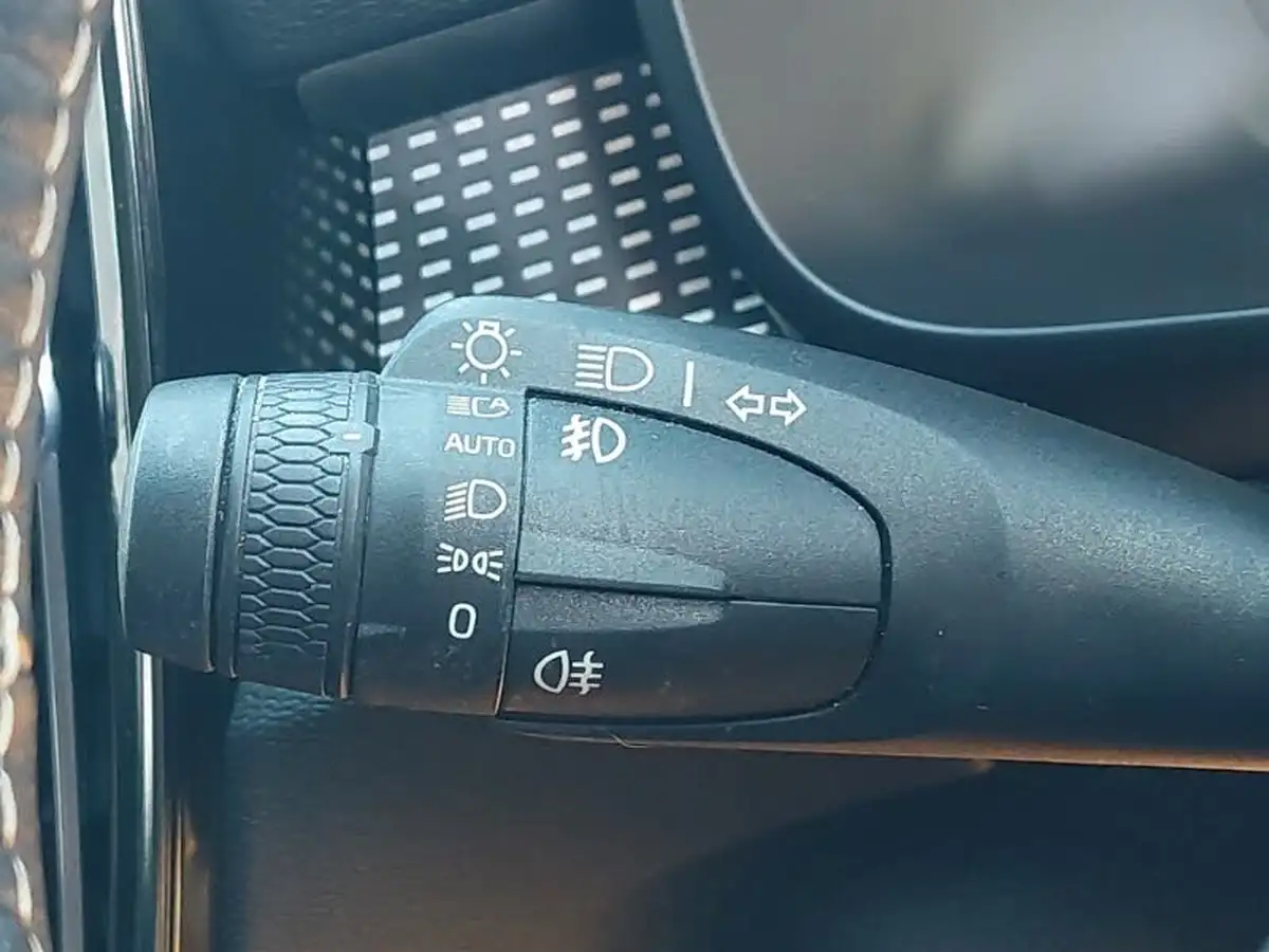 2020-volvo-xc40-15-t3-r-design-big-14