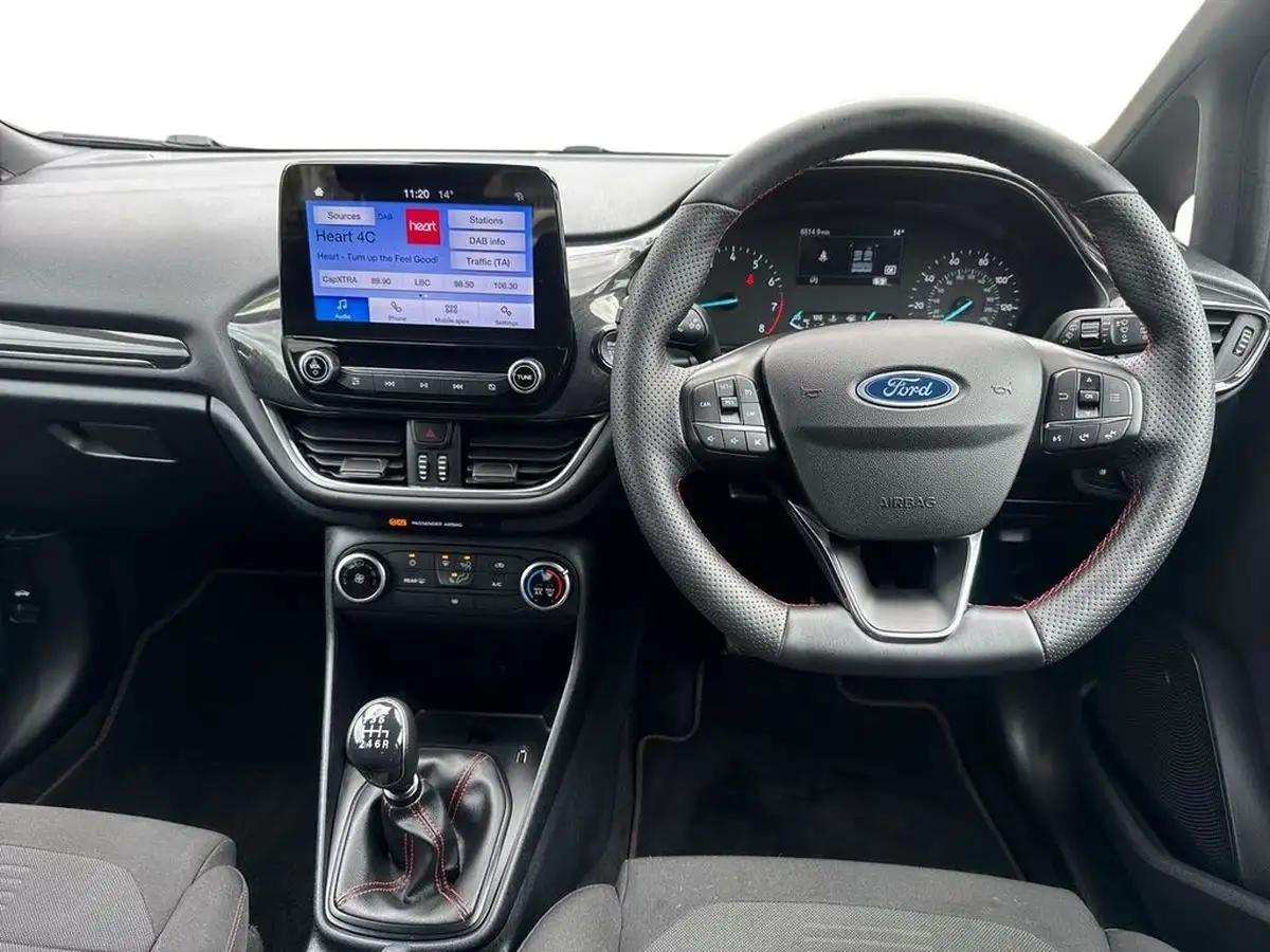 2023-ford-fiesta-big-15