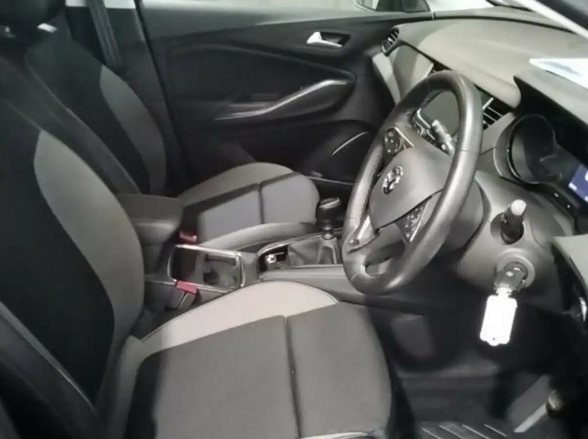 2020-vauxhall-grandland-x-12-business-edition-nav-big-2