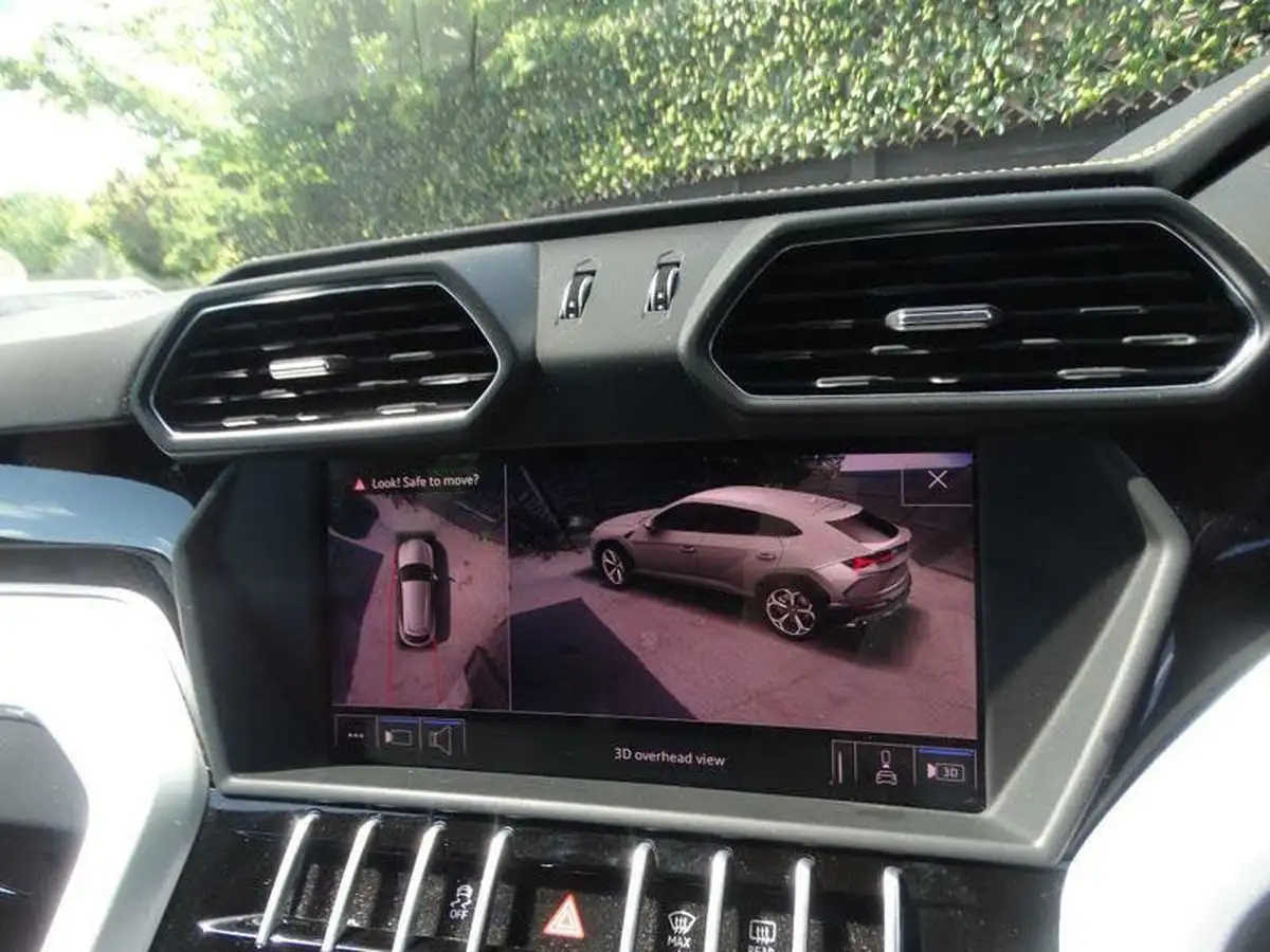 2019-lamborghini-urus-40-no-trim-big-19