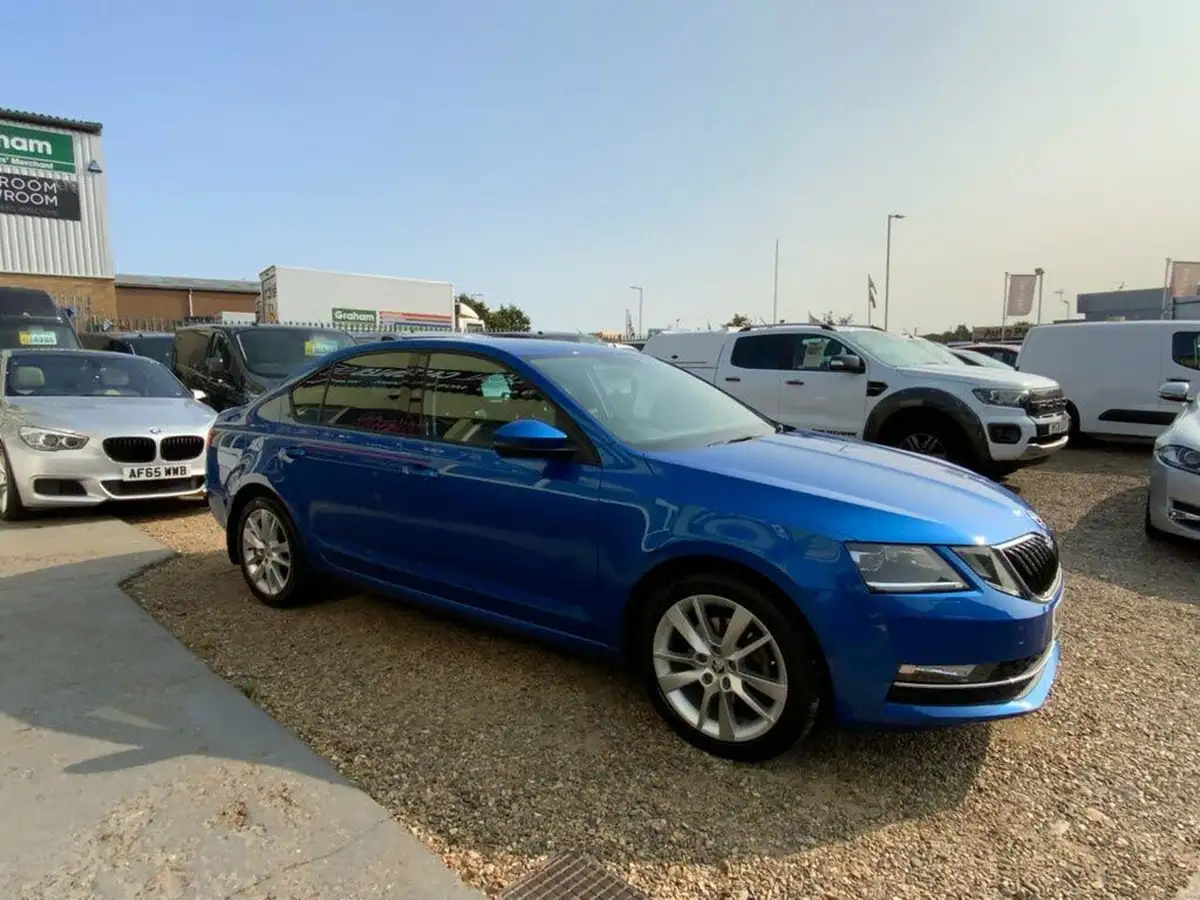 2017-skoda-octavia-20tdi-se-l-hatchback-dsg-big-6