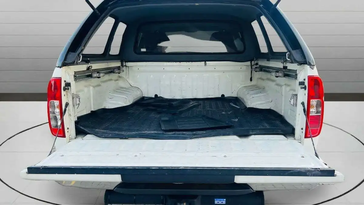 2012-nissan-navara-25td-tekna-eu-v-big-40