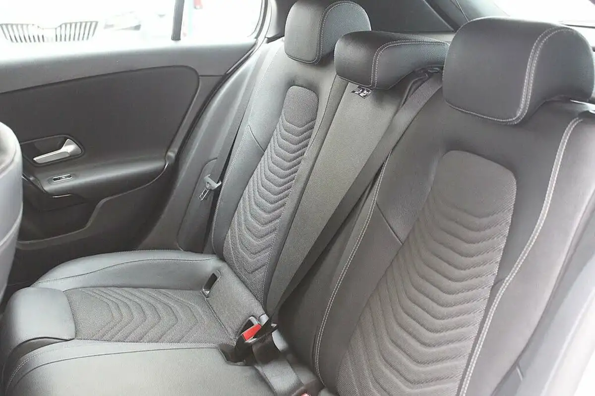 2018-mercedes-benz-a-class-15d-a180d-se-116ps-ss-7g-dct-big-25