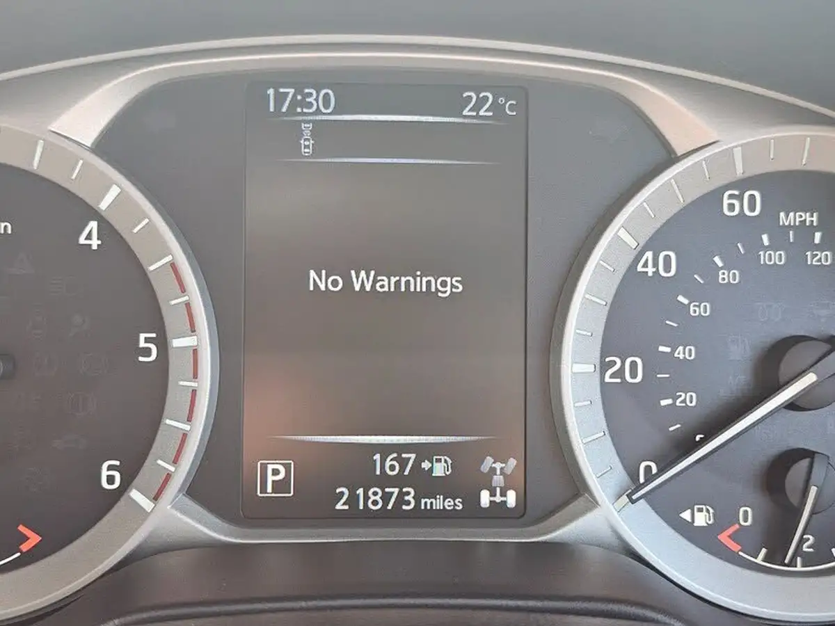 2019-nissan-navara-23dci-n-guard-auto-big-10