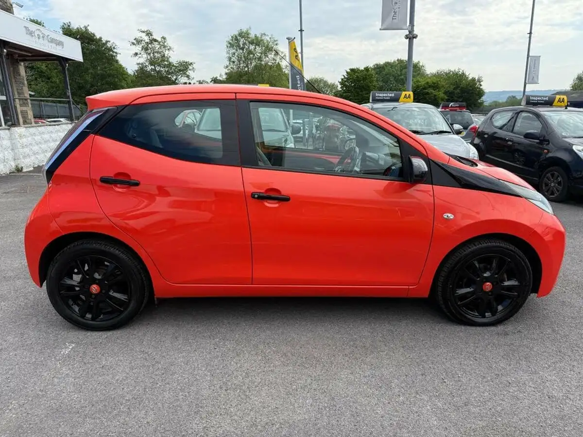 2014-toyota-aygo-10-vvt-i-x-cite-5d-big-2