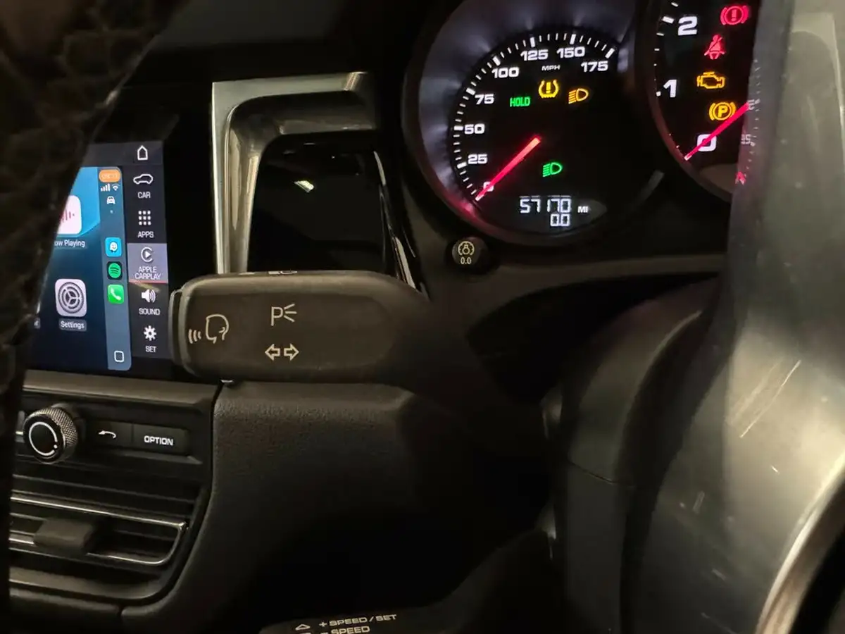 2018-porsche-macan-big-26