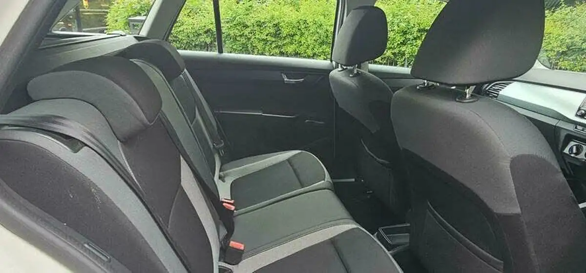 2015-skoda-fabia-12-tsi-se-109ps-estate-big-36