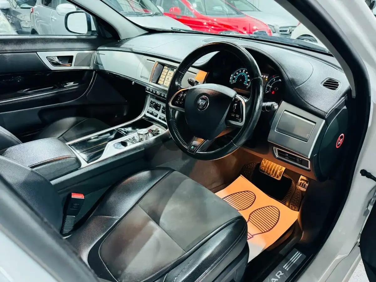 2013-jaguar-xf-22td-r-sport-200ps-saloon-4d-big-9
