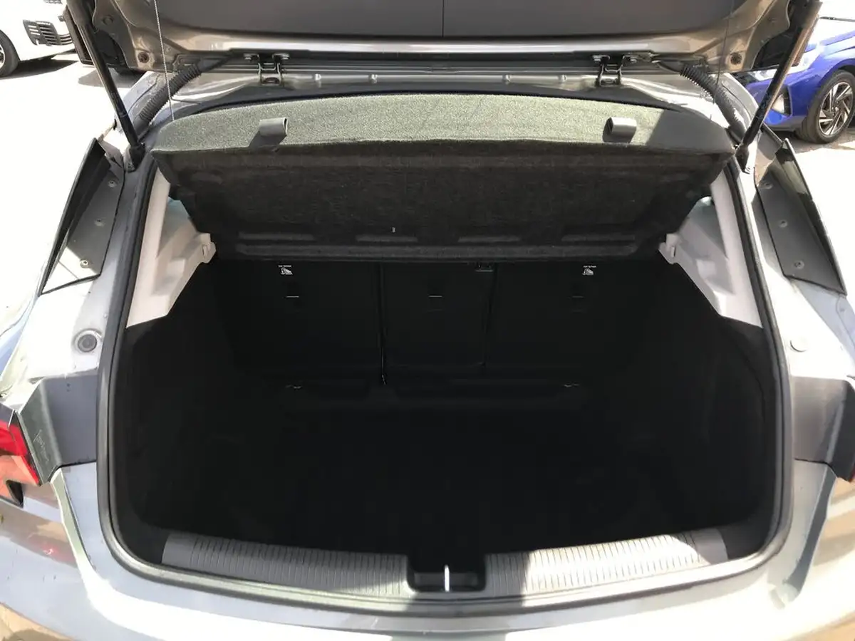 2017-vauxhall-astra-16cdti-elite-nav-110ps-hatchback-big-7