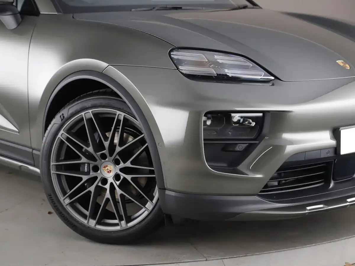 2025-porsche-macan-e-electric-big-42
