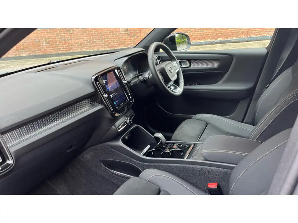 2024-volvo-xc40-20-b3-plus-big-3