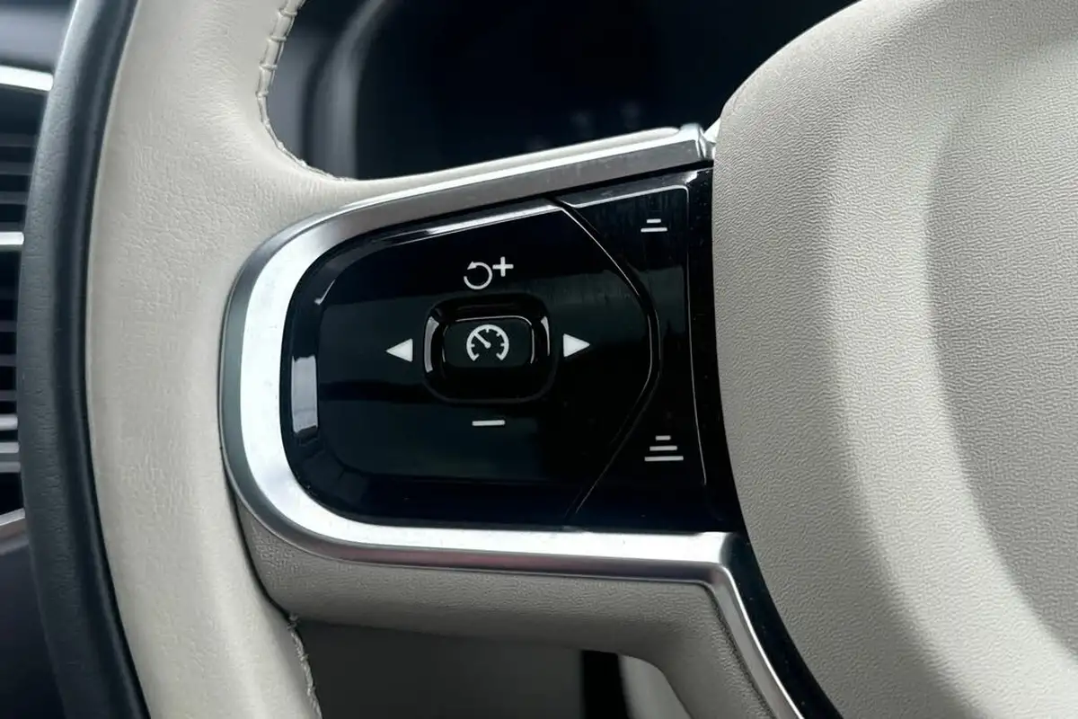 2024-volvo-xc90-20-t8-ultimate-dark-big-10