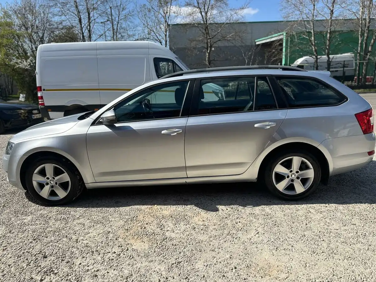 2014-skoda-octavia-16tdi-se-estate-big-15