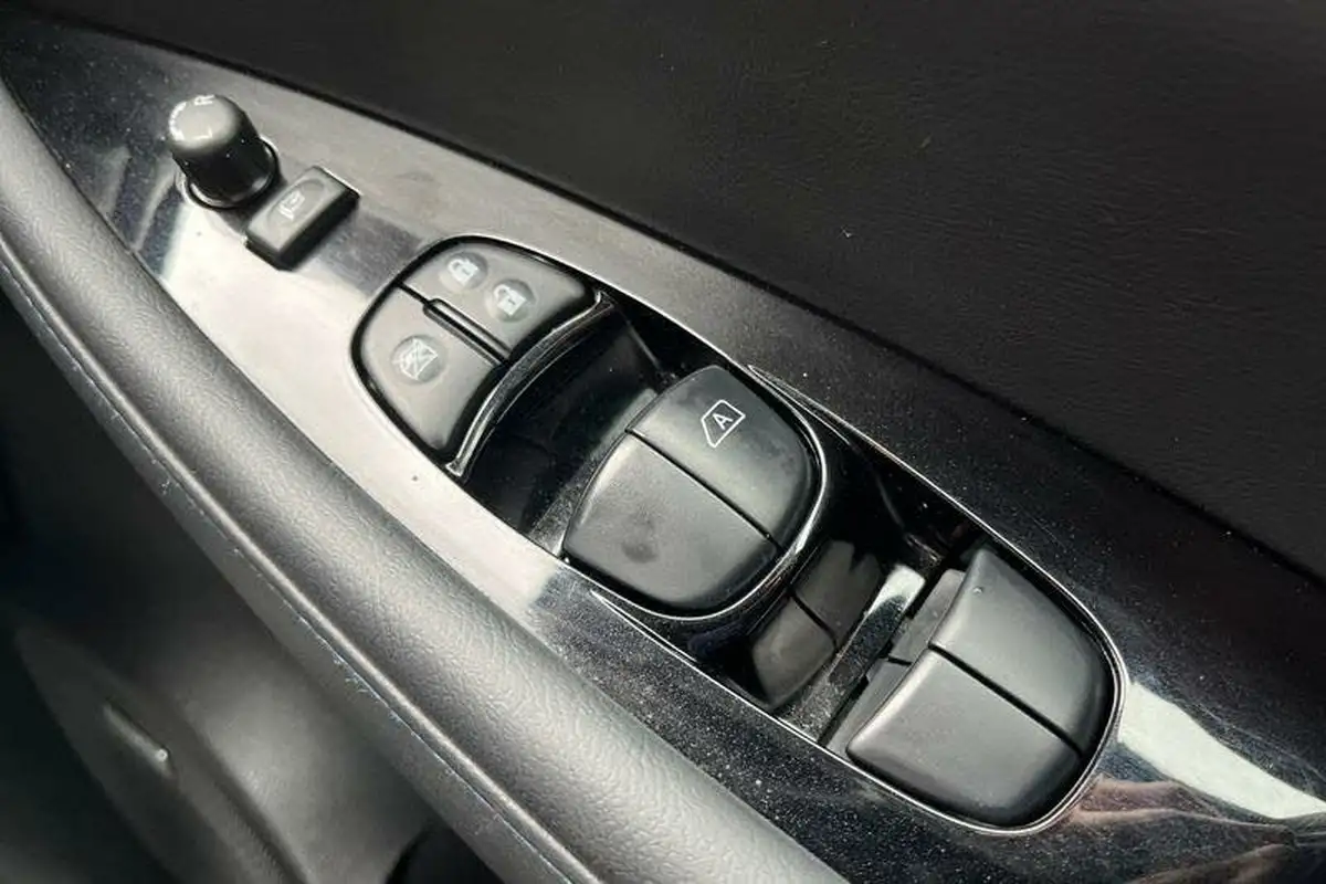 2024-nissan-leaf-e-tekna-39kwh-big-15