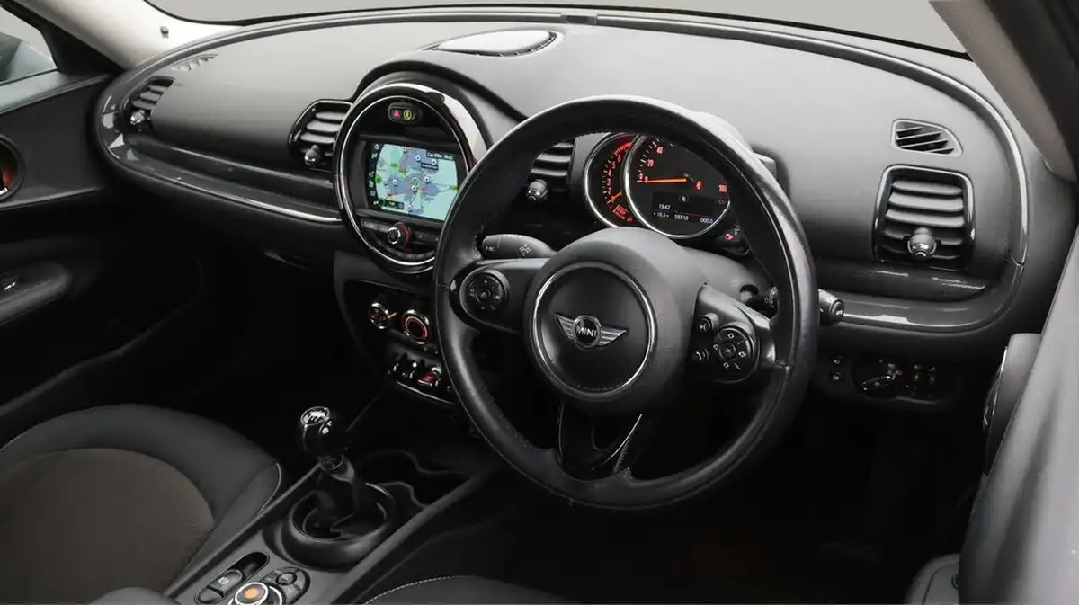 2018-mini-clubman-15-cooper-ss-big-9