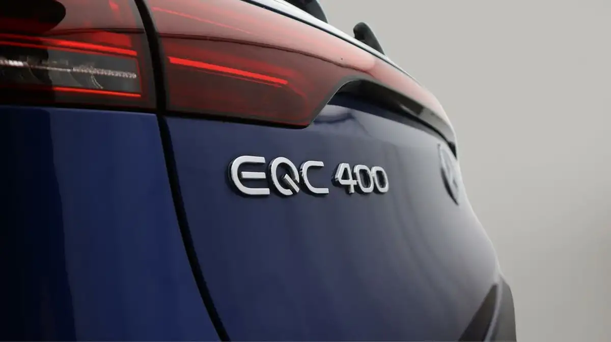 2021-mercedes-benz-eqc-e-eqc-400-amg-line-big-23