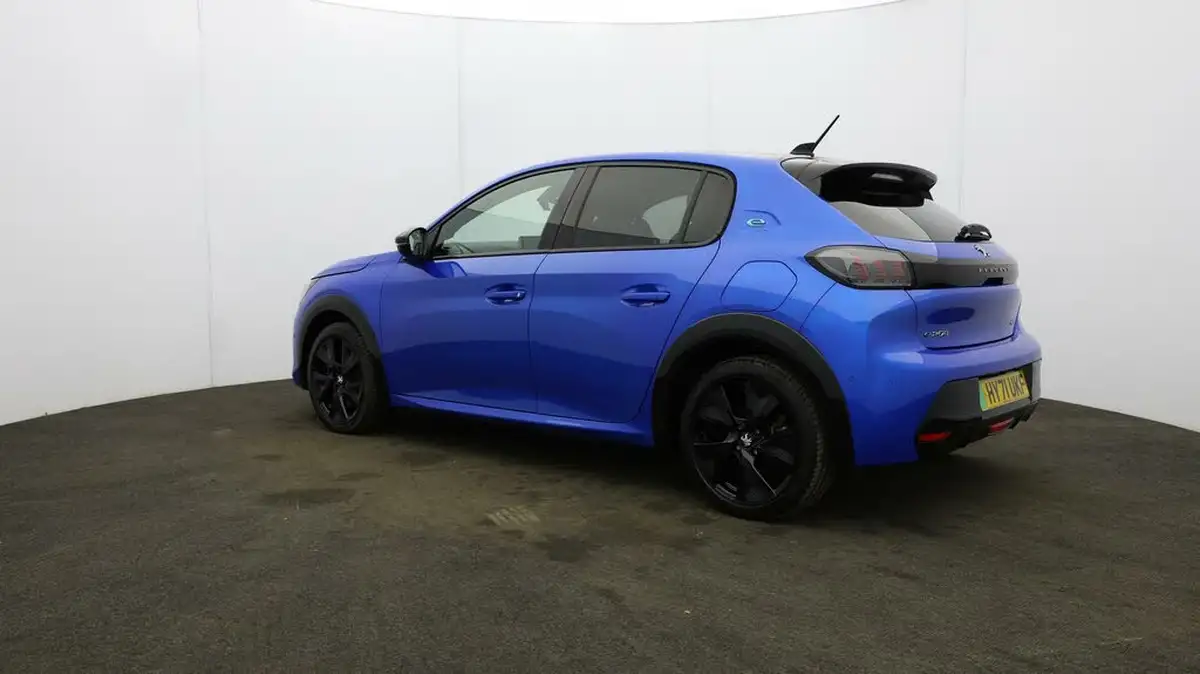 2021-peugeot-208-e-gt-premium-big-4