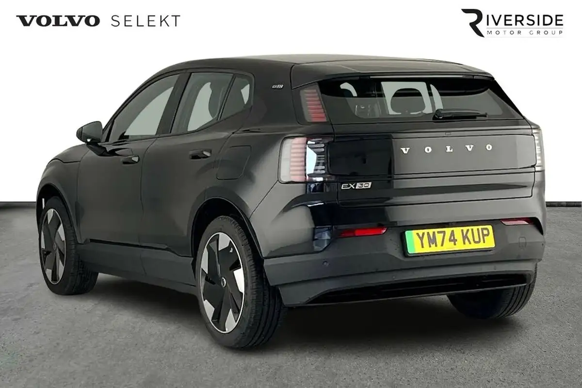 2024-volvo-ex30-e-single-motor-plus-extended-range-big-2