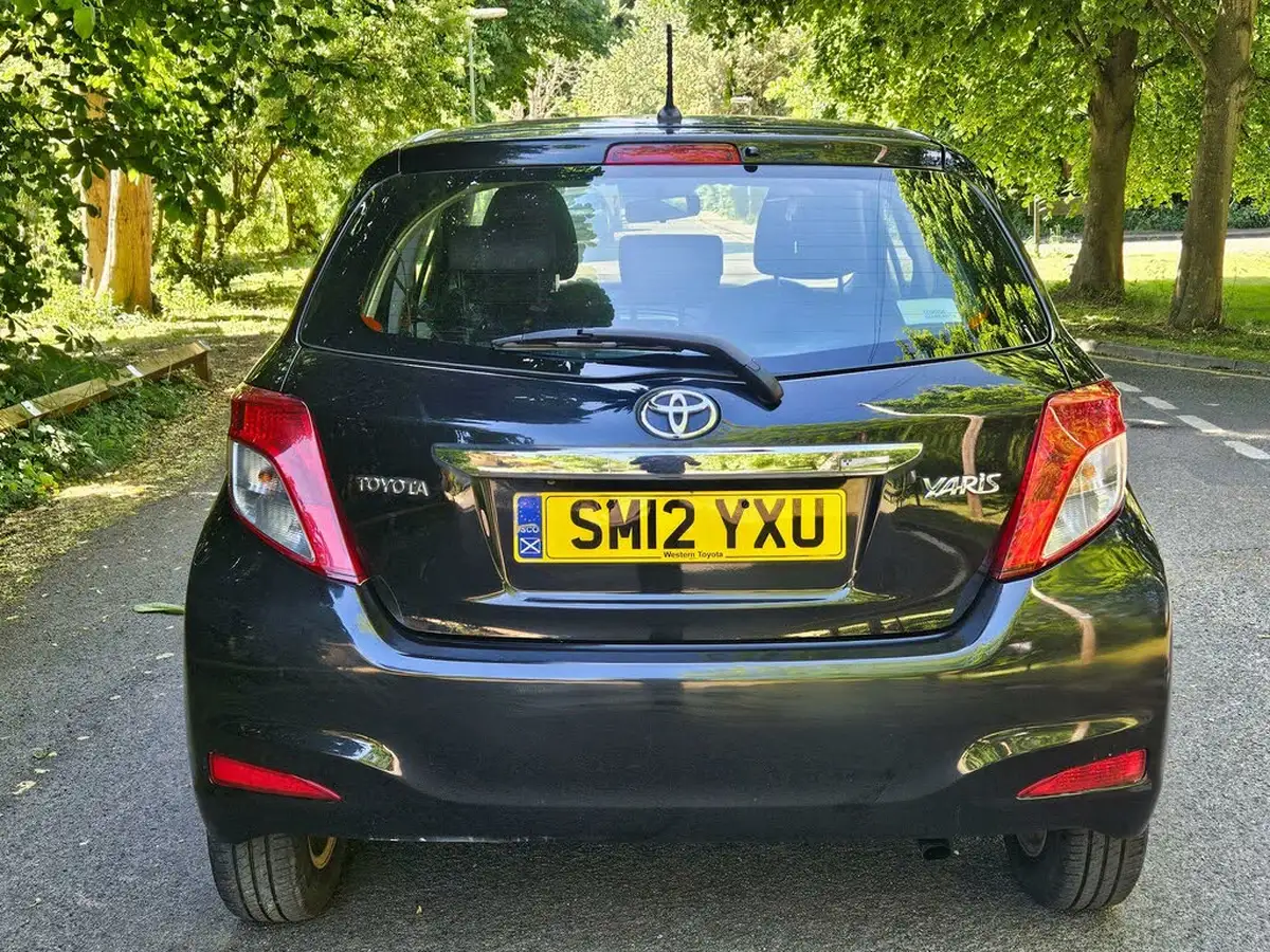 2012-toyota-yaris-133-tr-vvt-i-5d-big-41