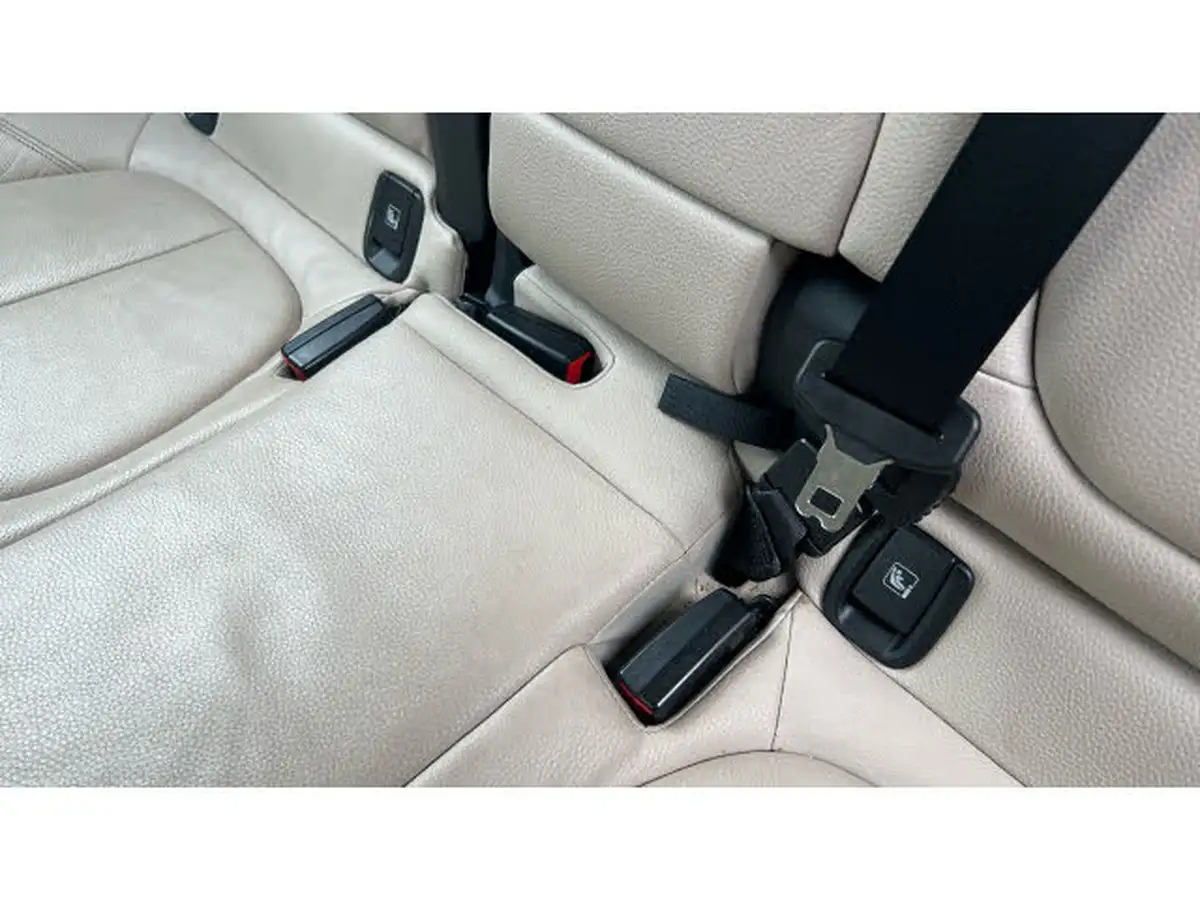 2021-bmw-x1-15-sdrive18i-xline-big-16