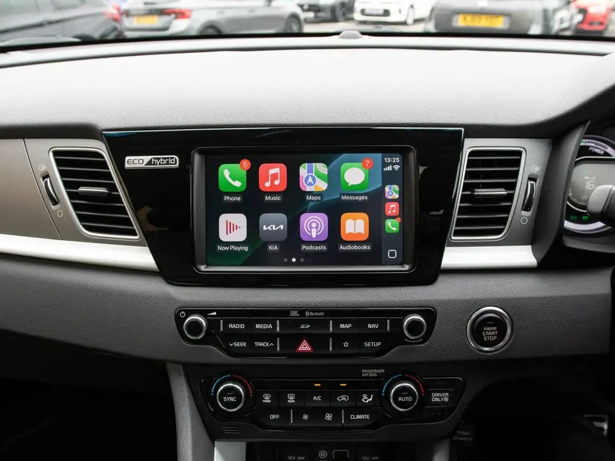 2017-kia-niro-16-gdi-first-edition-big-30