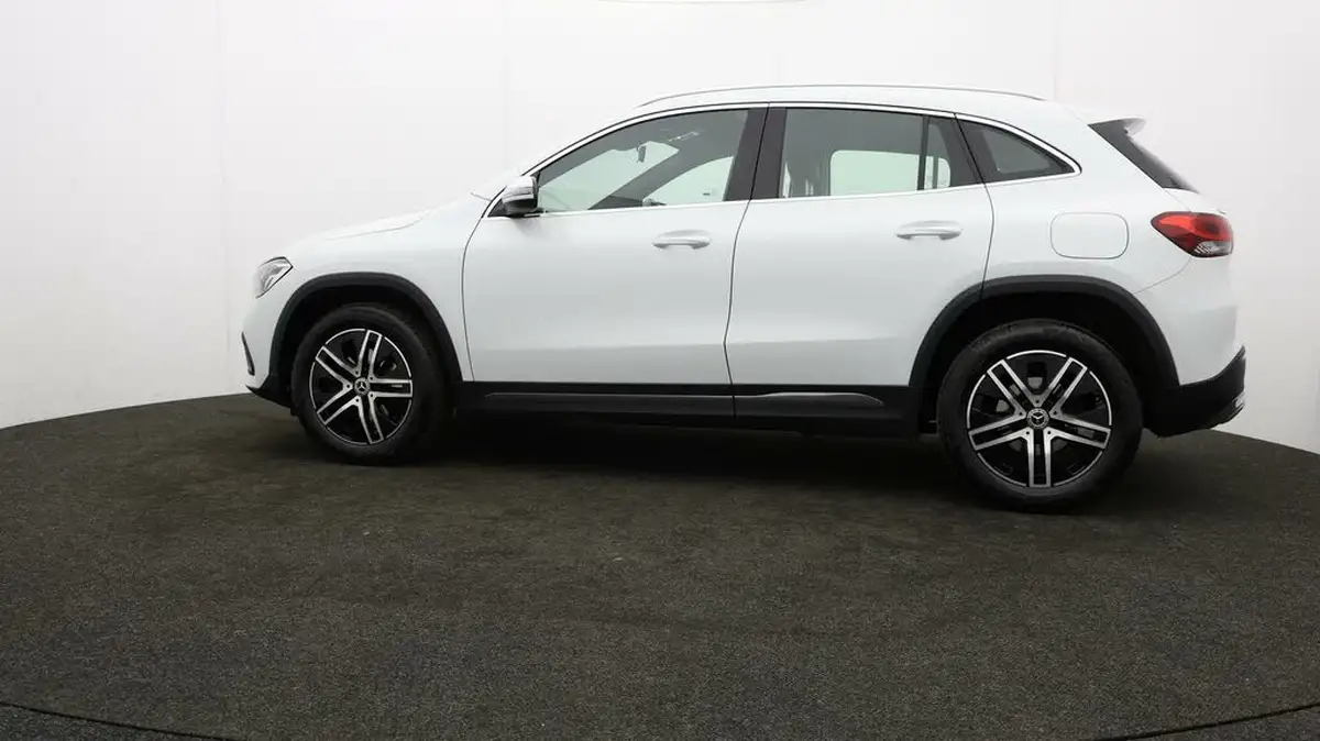 2021-mercedes-benz-gla-class-13-gla-200-sport-big-70