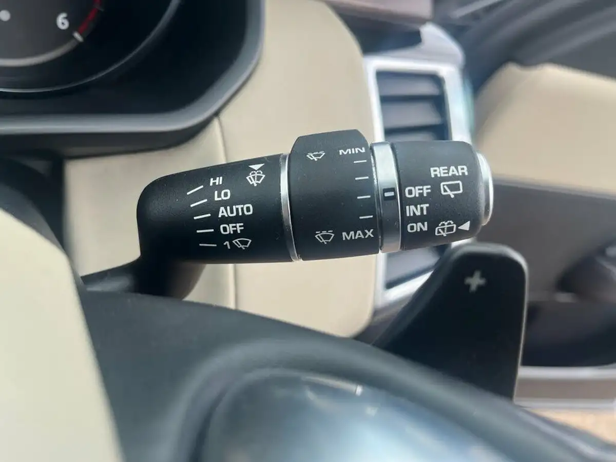 2017-land-rover-discovery-30td6-se-259ps-awd-station-wagon-5d-auto-big-39