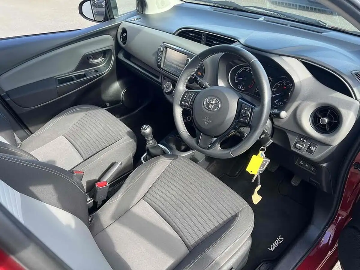 2019-toyota-yaris-15-vvt-i-icon-tech-111bhp-1496cc-big-3