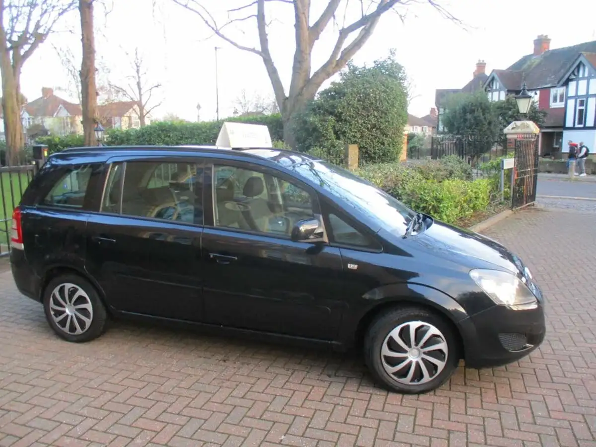 2013-vauxhall-zafira-16-exclusiv-big-3