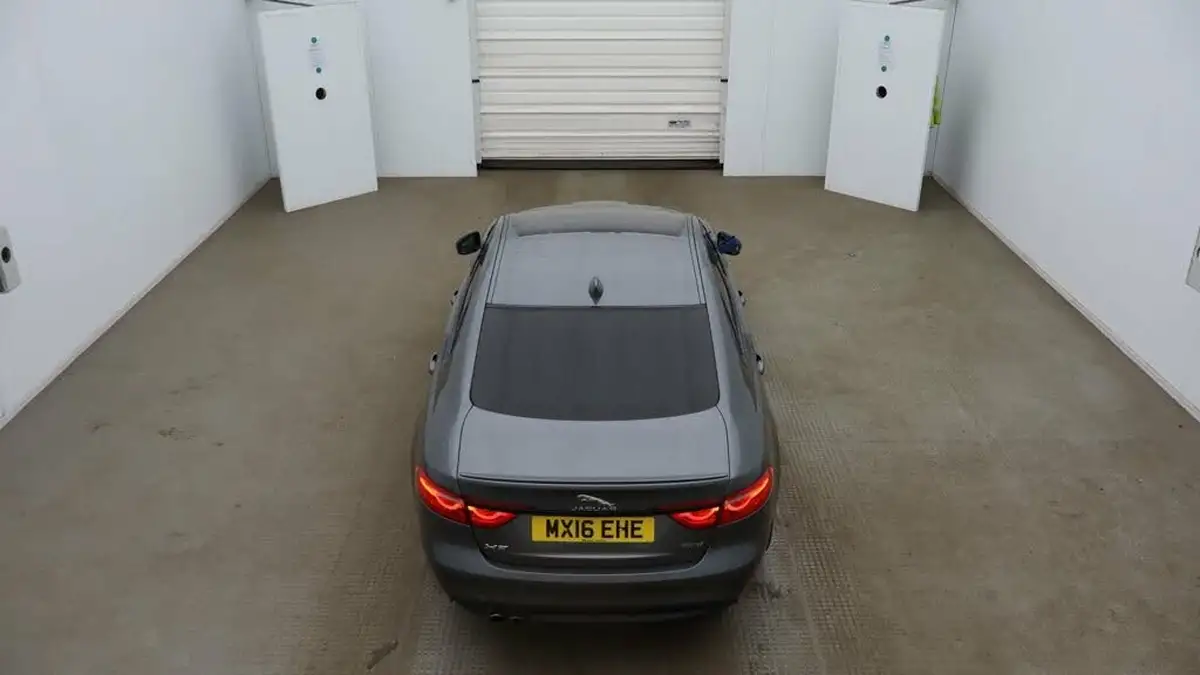 2016-jaguar-xf-20td-r-sport-180ps-auto-big-5