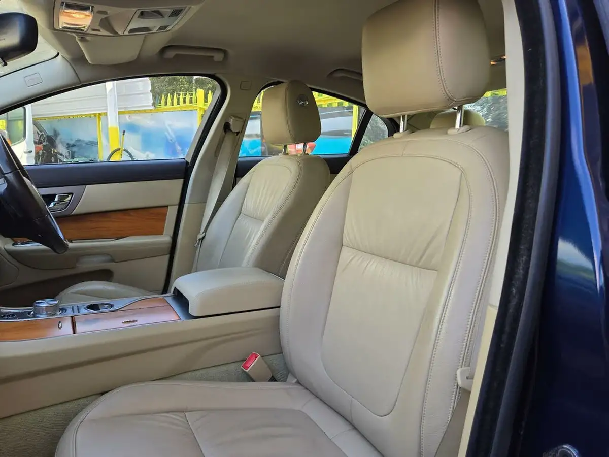 2010-jaguar-xf-30-luxury-big-21