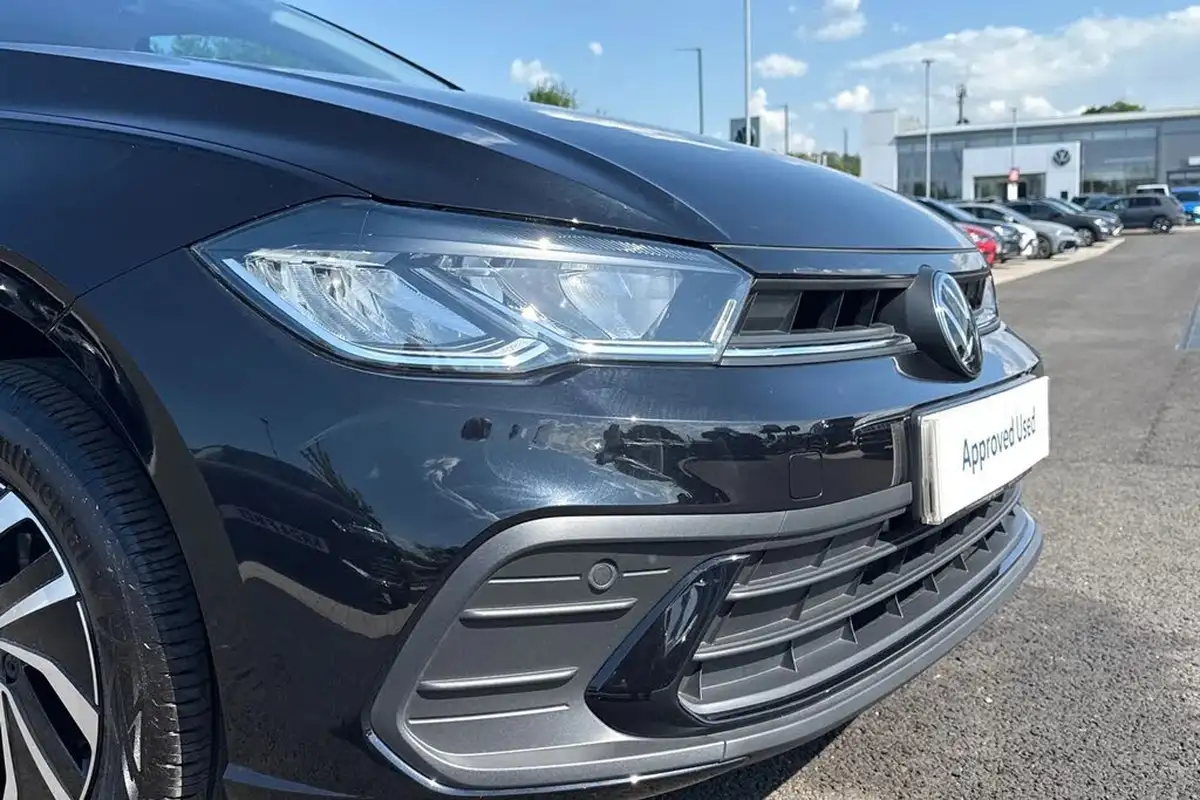 2024-volkswagen-polo-10-life-big-8