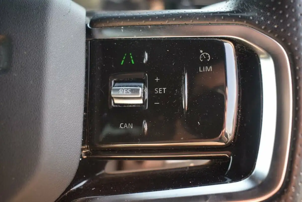 2021-land-rover-discovery-sport-20-d200-r-dynamic-s-plus-big-24