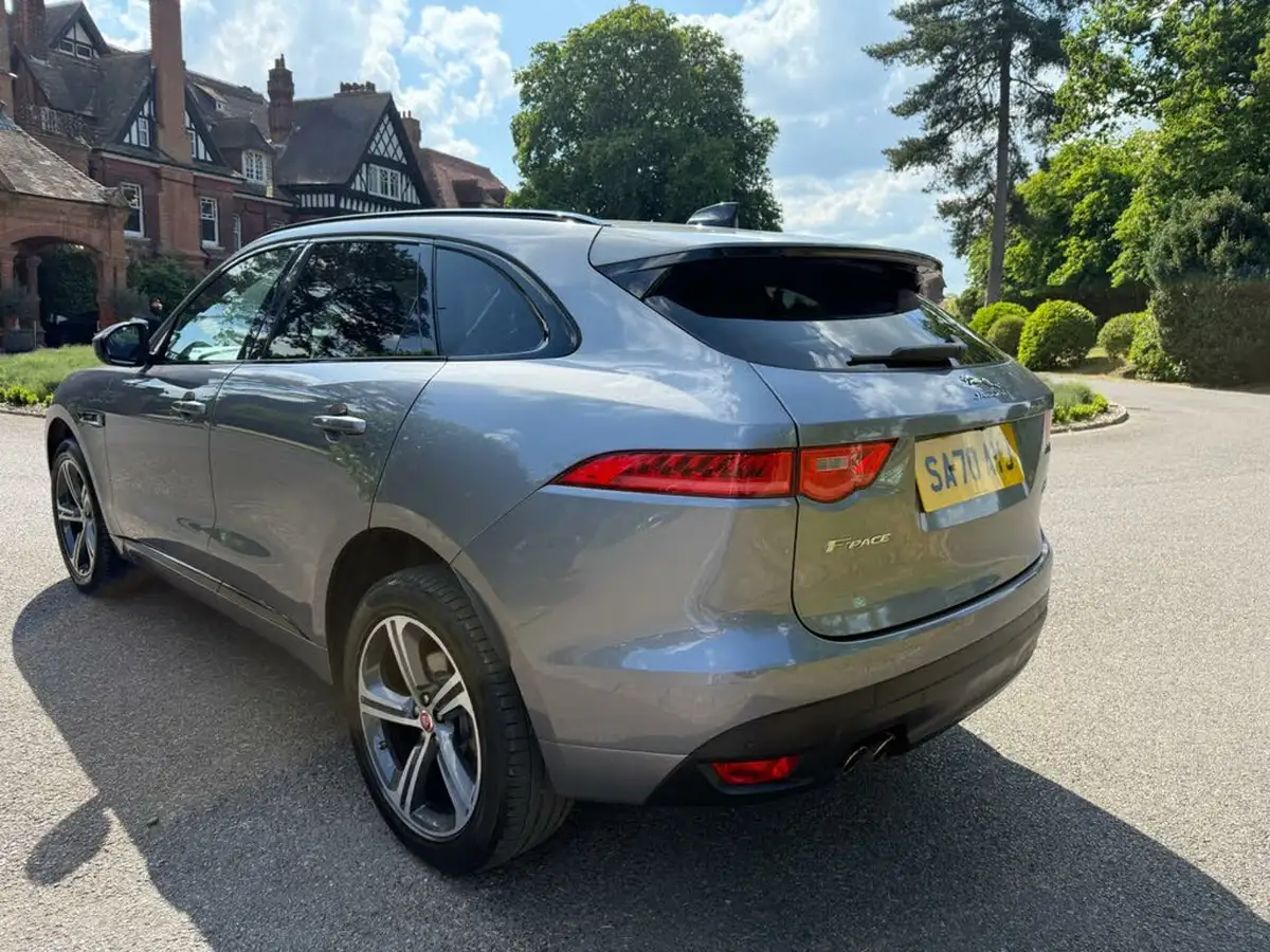 2020-jaguar-f-pace-20-i4d-chequered-flag-180ps-big-9