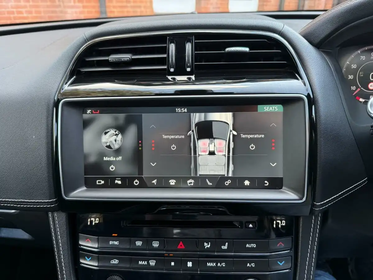 2020-jaguar-f-pace-20-i4d-chequered-flag-180ps-big-33