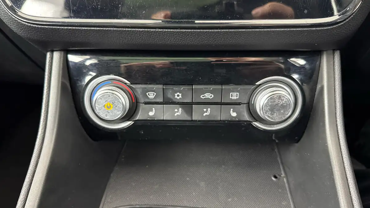 2021-mg-zs-suv-e-exclusive-ev-big-16
