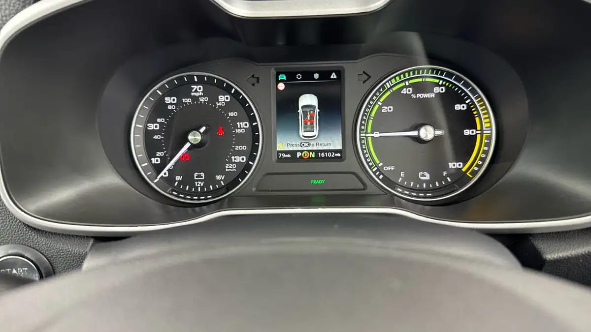 2021-mg-zs-suv-e-exclusive-ev-big-12