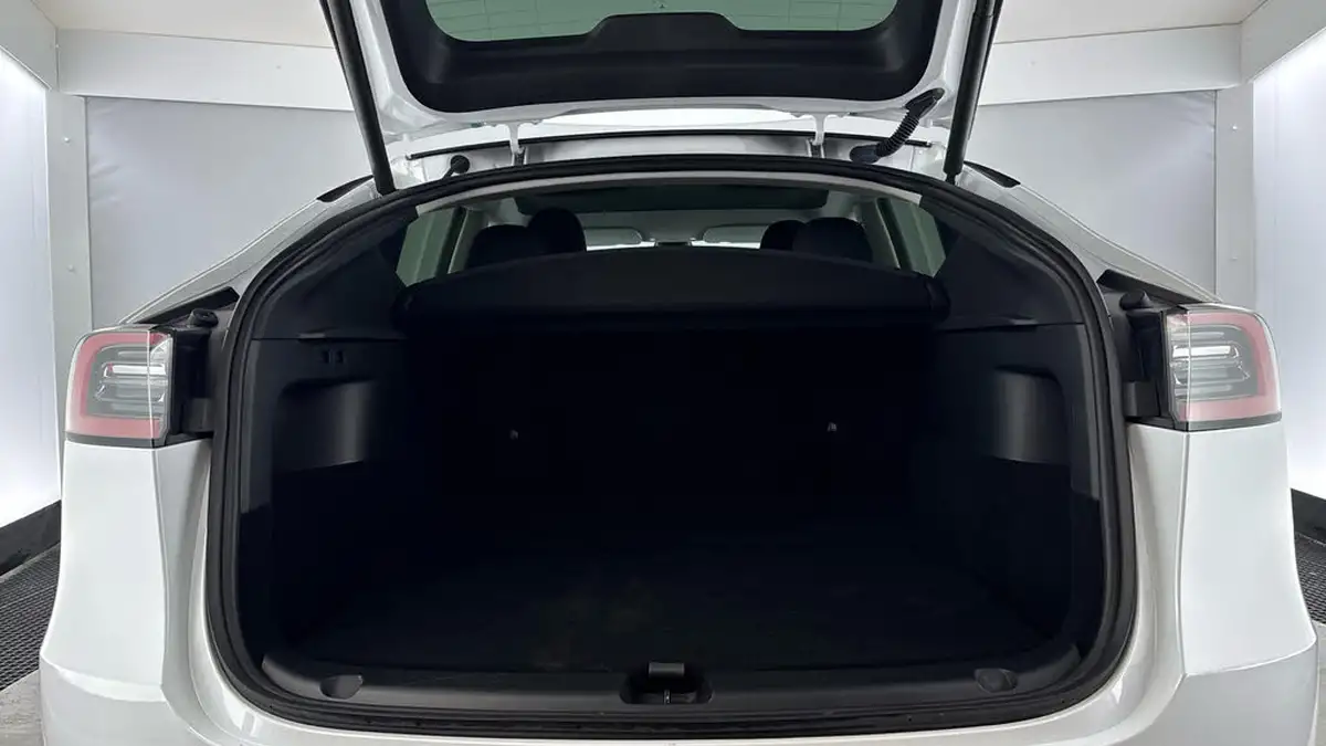 2023-tesla-model-y-e-rwd-big-14