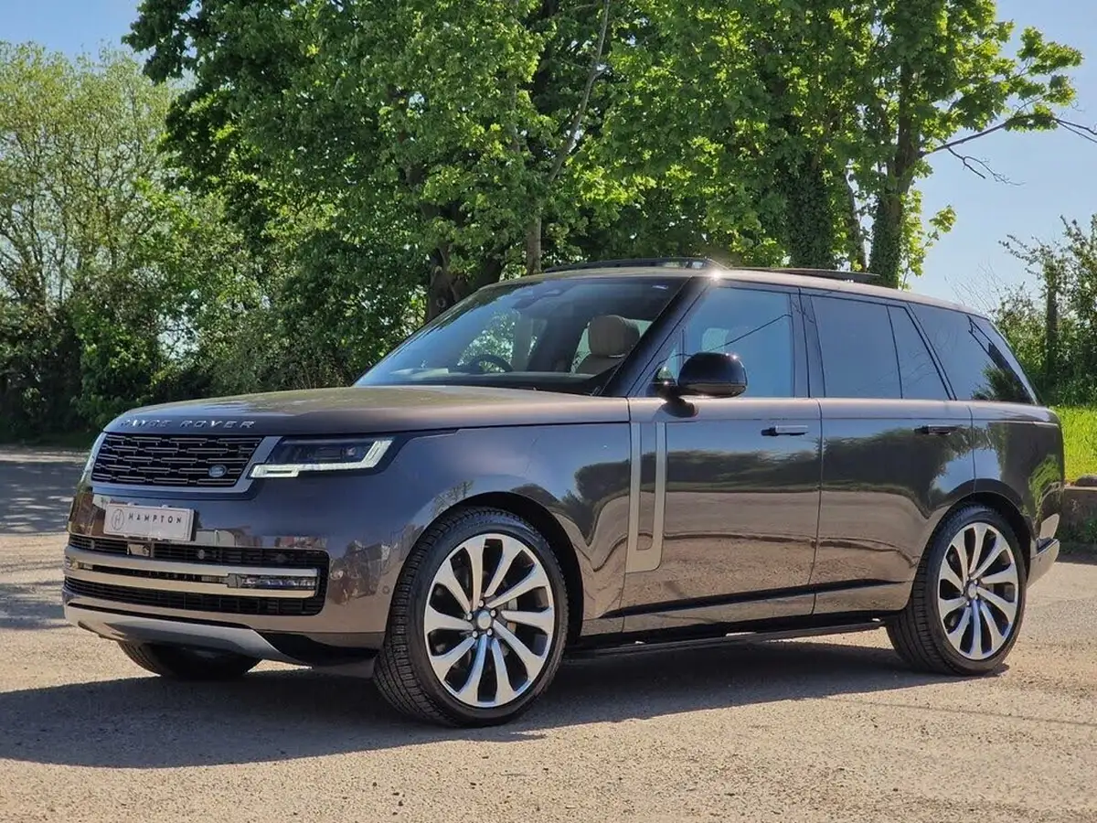 2023-land-rover-range-rover-30-p400-hse-big-2