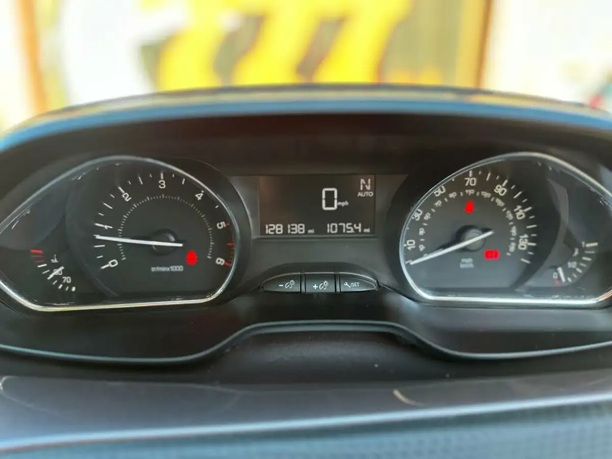 2014-peugeot-2008-crossover-16e-hdi-active-egc-big-22