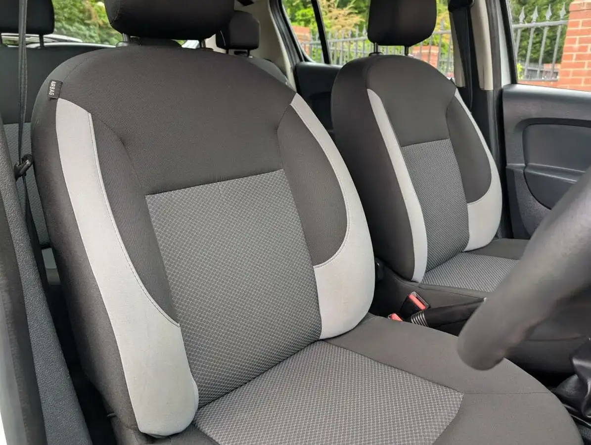 2014-dacia-sandero-12-ambiance-big-31