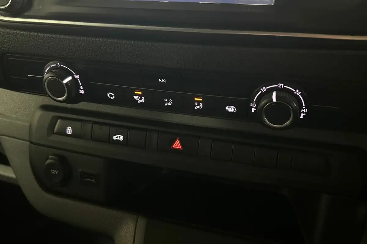 2022-peugeot-expert-15-bluehdi-professional-premium-long-1000-big-17