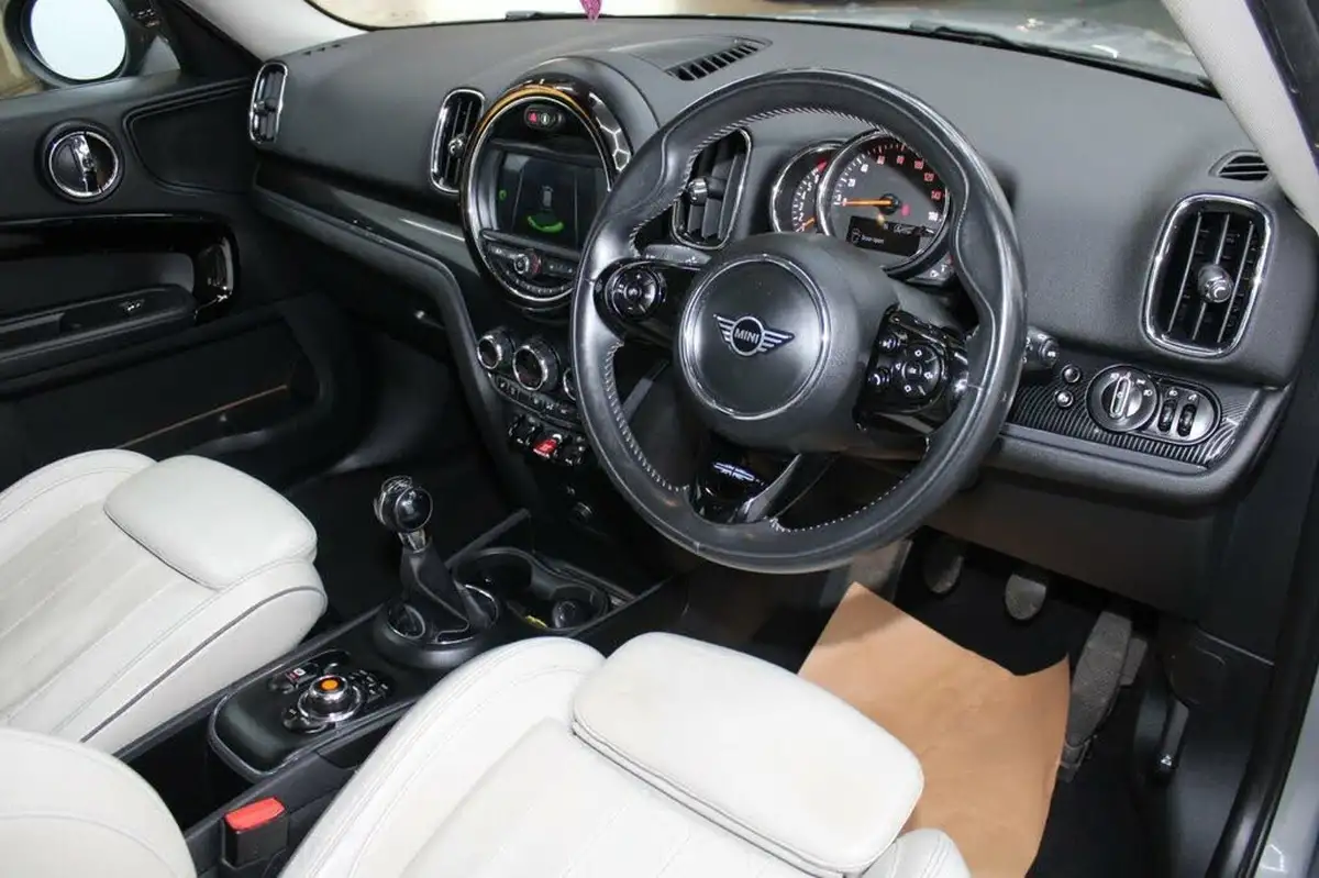 2019-mini-countryman-15-cooper-exclusive-ss-big-4