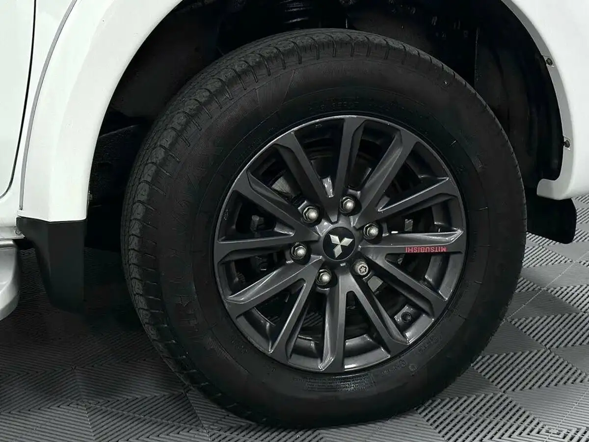 2018-mitsubishi-l200-24di-d-warrior-eu6-big-9