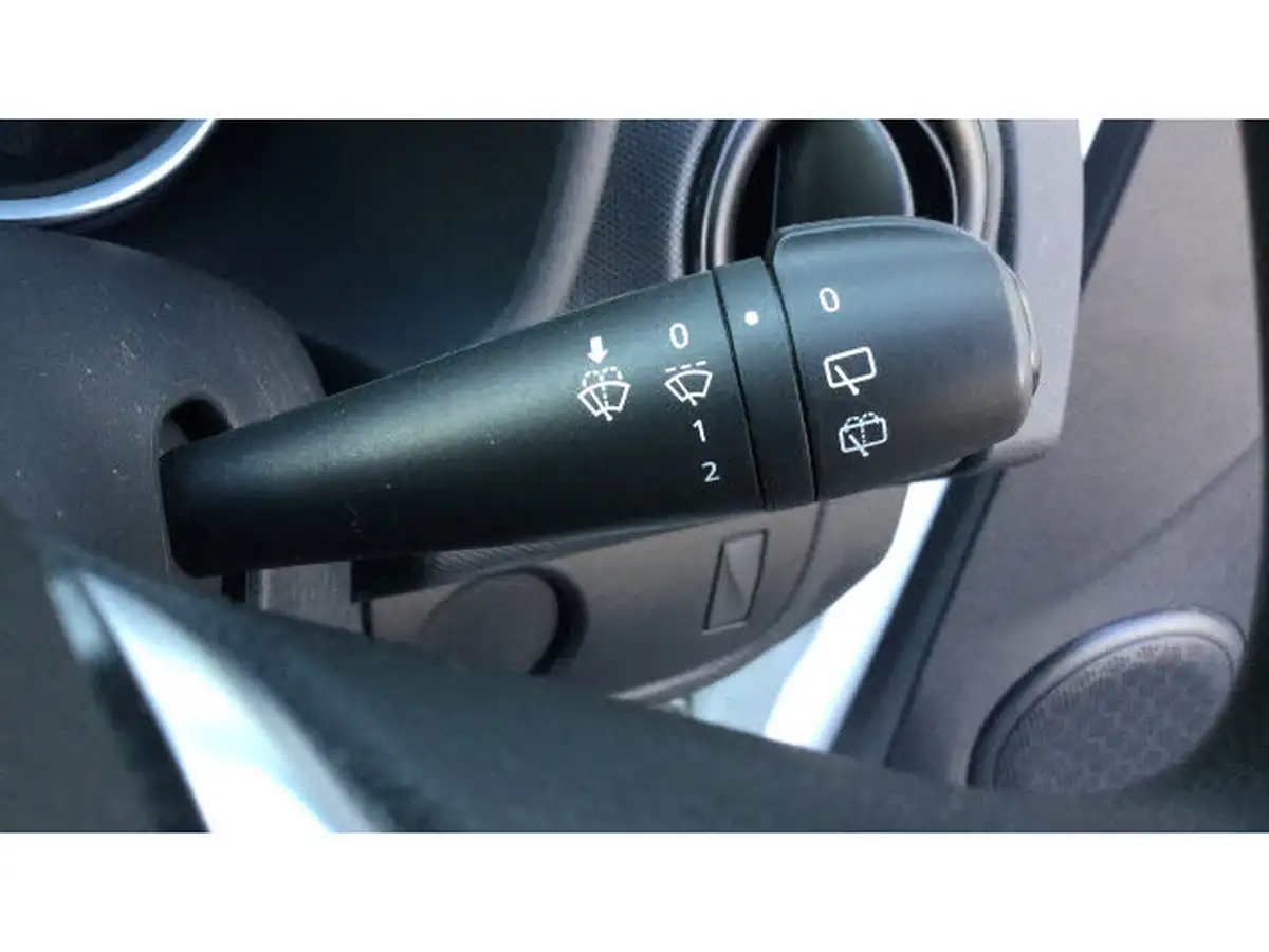 2018-dacia-sandero-10-sce-essential-big-18