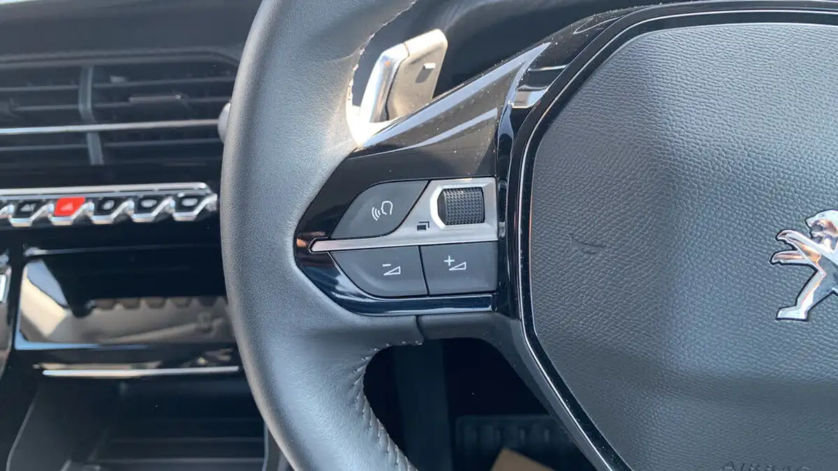 2022-peugeot-208-12-puretech-allure-premium-100bhp-eat8-big-22