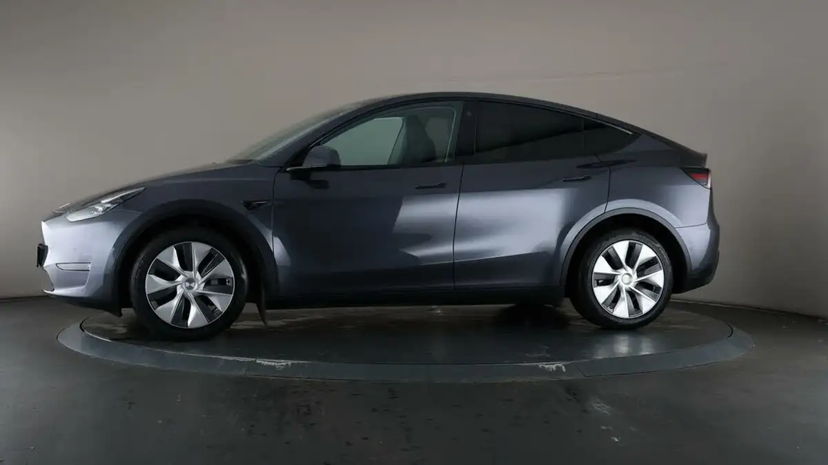2022-tesla-model-y-e-long-range-big-37